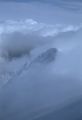 Il Monte Acuto emerge da un mare di nebbia