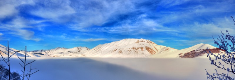 Il cielo sopra la neve