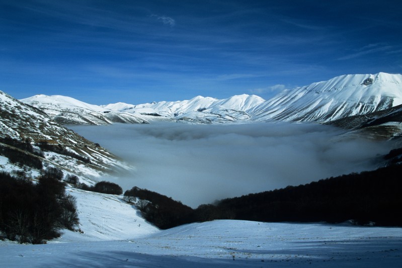 Panorama invernale da sopra Forca Canapine