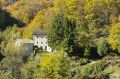 Nel bosco, come posata, era una casa
