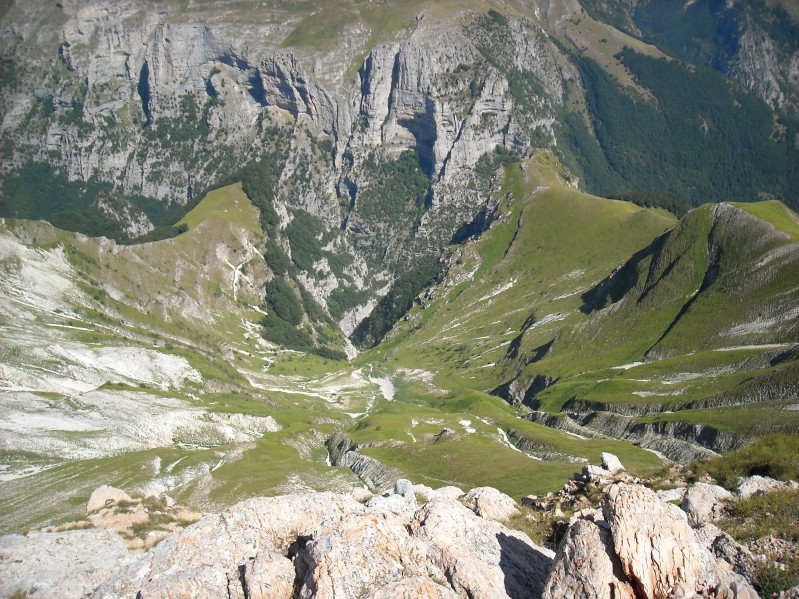 Lo strapiombo dalla vetta sull'Infernaccio