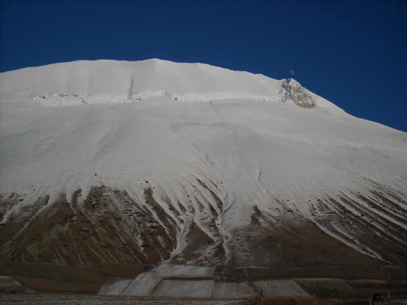 Lastrada delle fate imbiancata