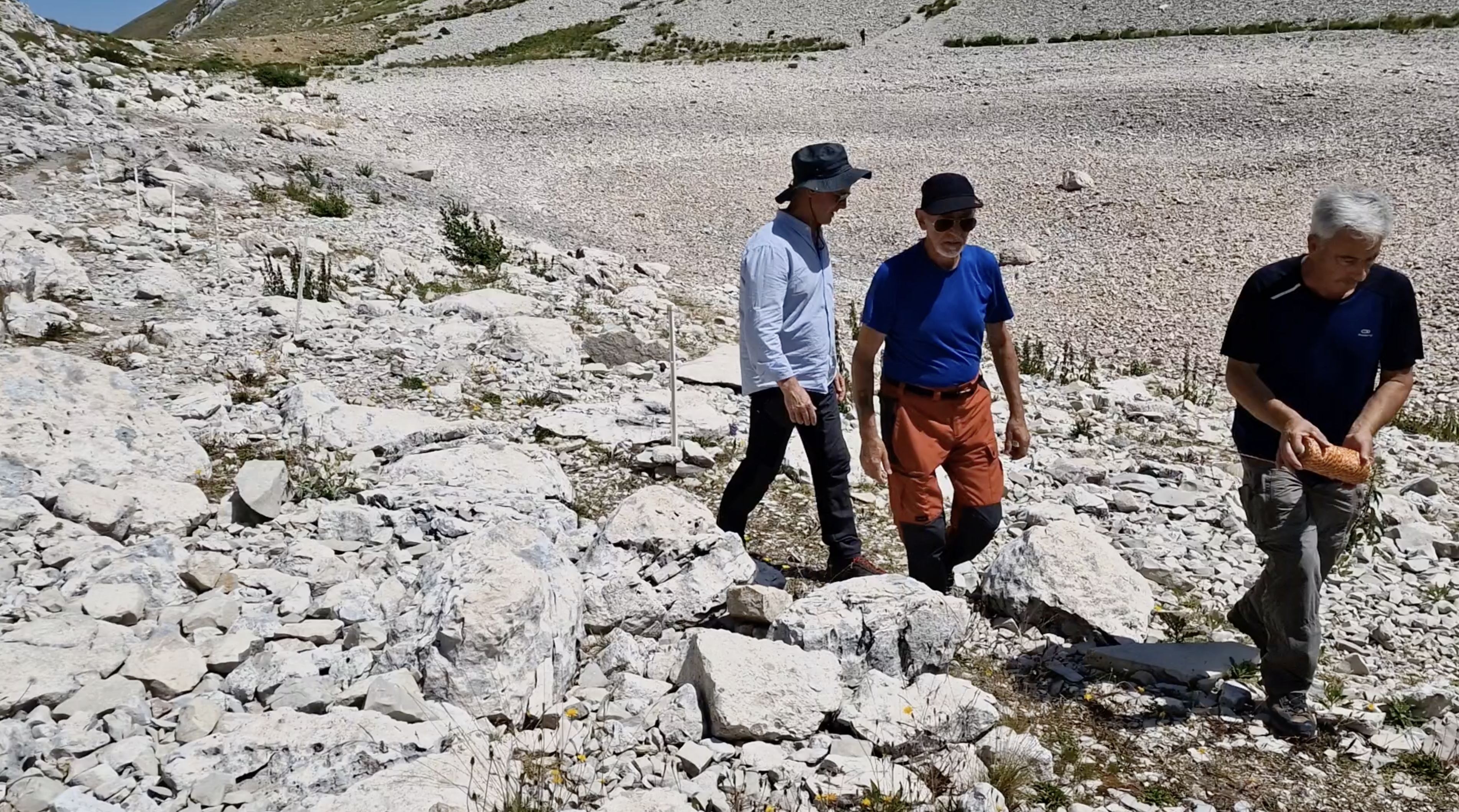 GIORNATA DI VOLONTARIATO AL LAGO DI PILATO PER PROTEGGERE IL CHIROCEFALO DEL MARCHESONI